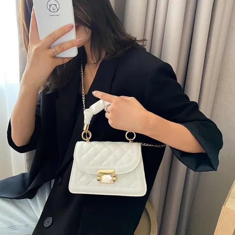 Cartera Chica Cuadrada con Cadena – Bandolera Clásica