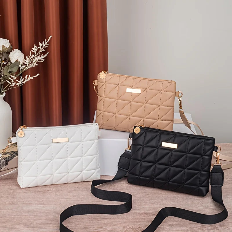 Cartera Mini Triangular – Correa de Cadena