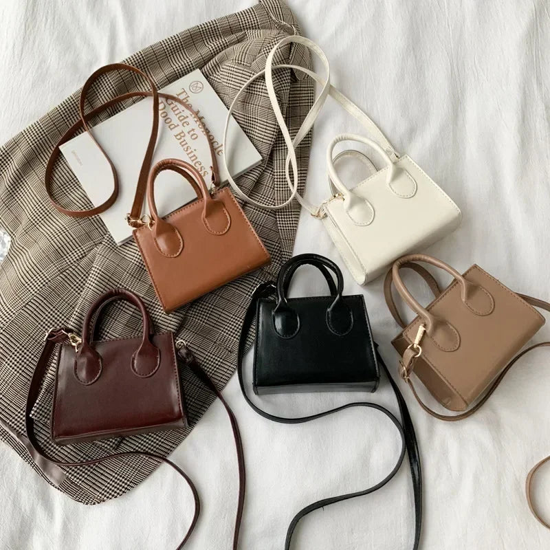 Cartera Mini Cuadrada Retro – Estilo Mensajero