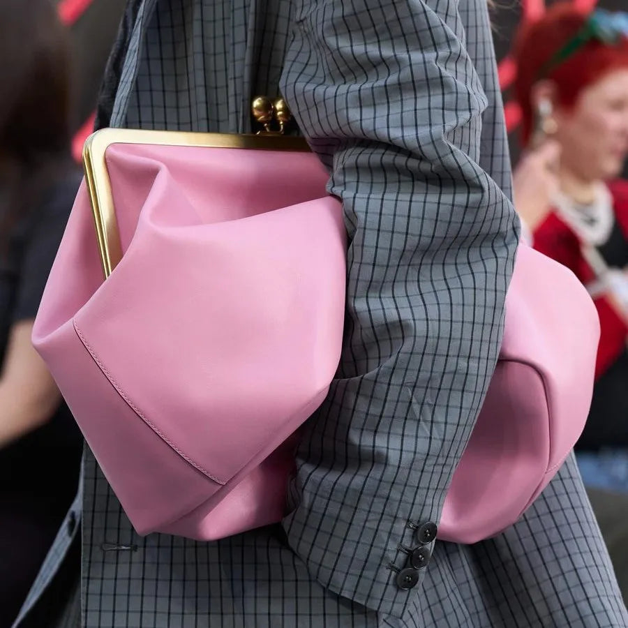 Cartera de Mano con Broche – Símil Cuero Blandito
